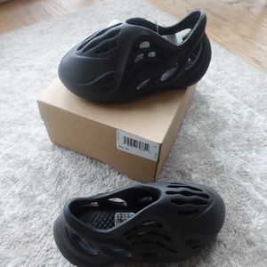 YZY FOAM RNR INFANT 9K